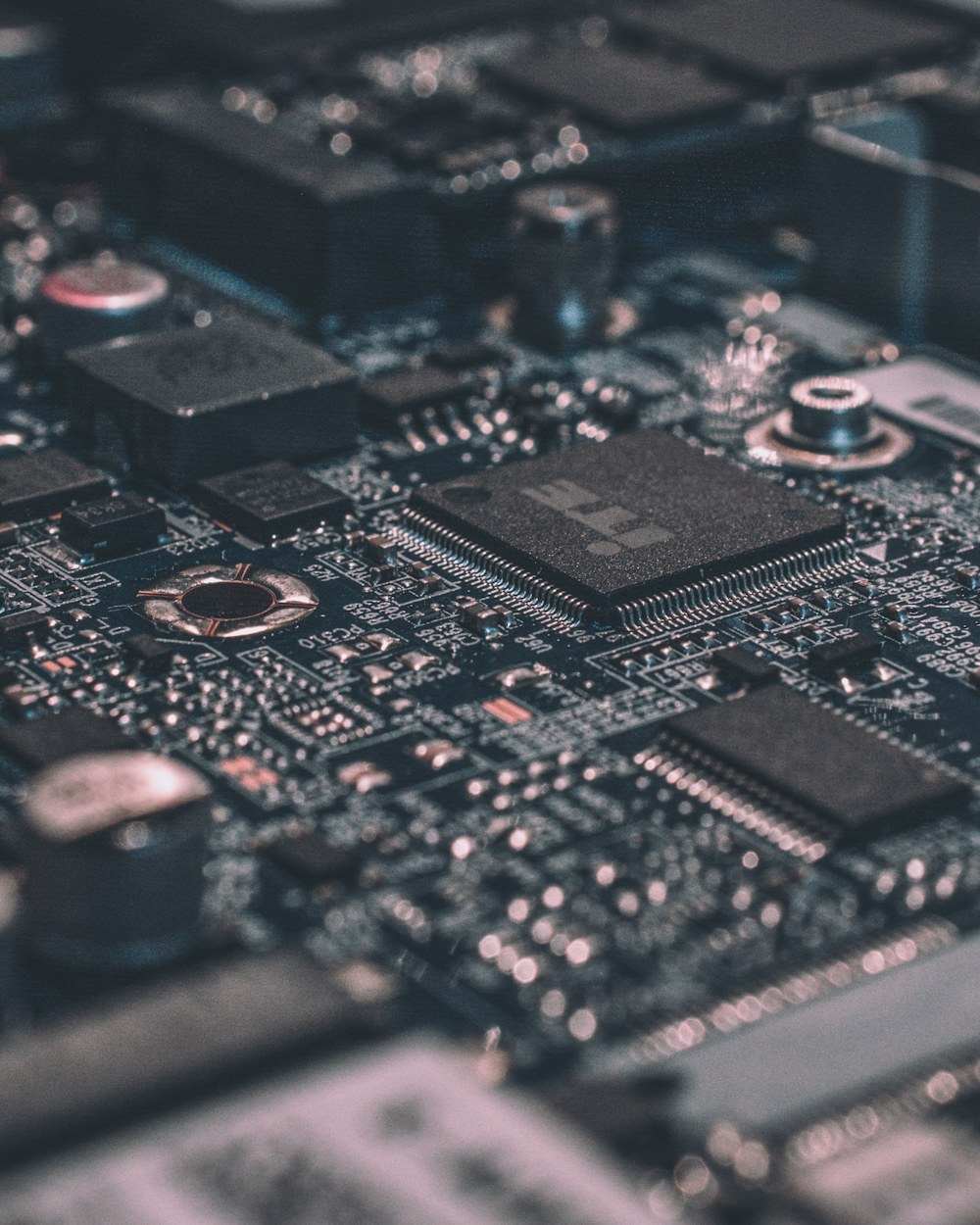 Hardware and software, one partner